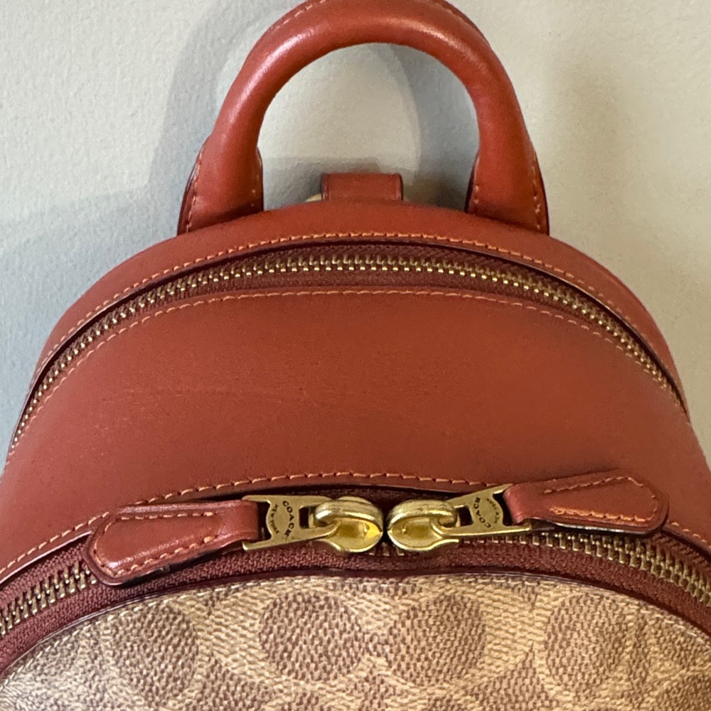 Women must have!☺️❤️Coach Tan and Brown Signature Backpack - Picture 4 of 15